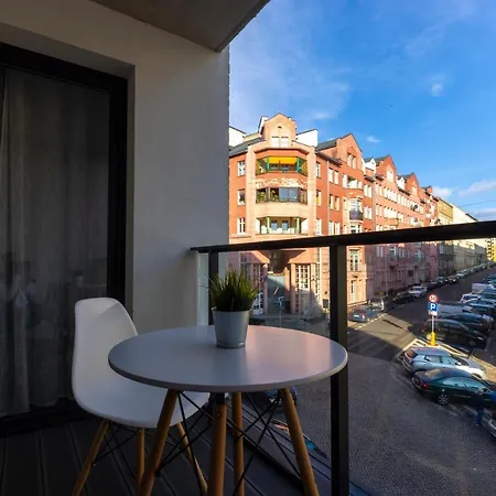 8b Apartment *